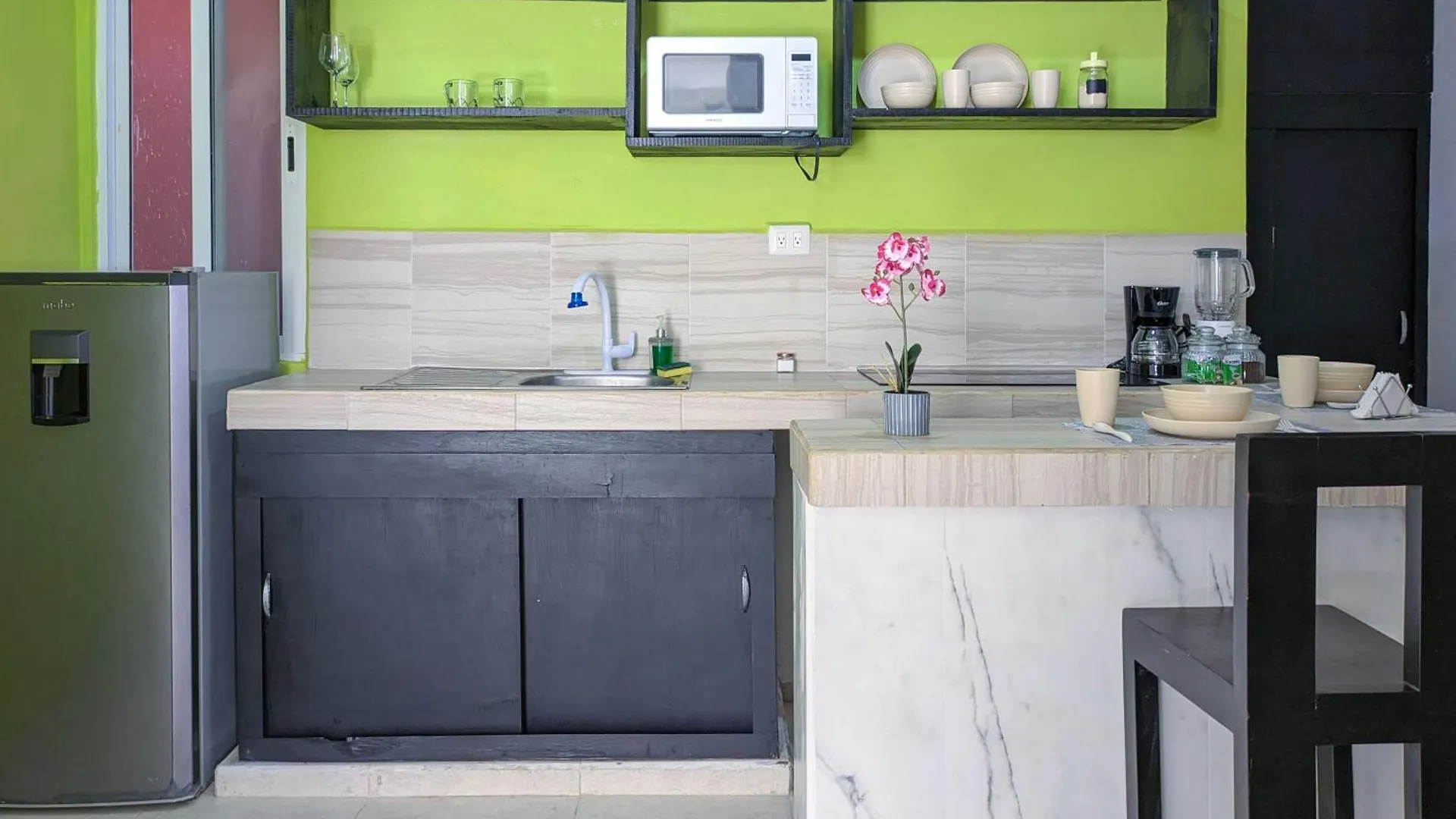 Apartment B1 Romantic Beachside Escape Capri Theme Memory Foam Queen Bed Kitchen Ac Playa del Carmen Mexico