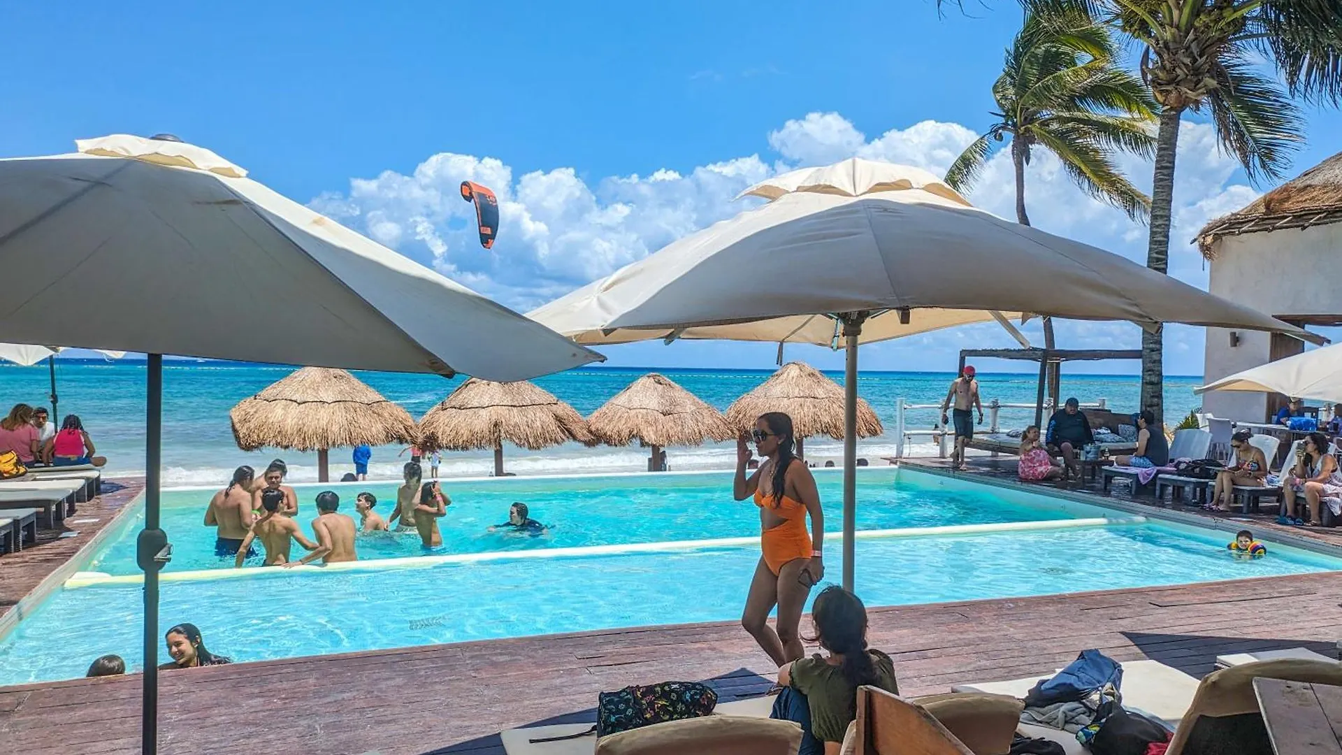 Apartment B1 Romantic Beachside Escape Capri Theme Memory Foam Queen Bed Kitchen Ac Playa del Carmen