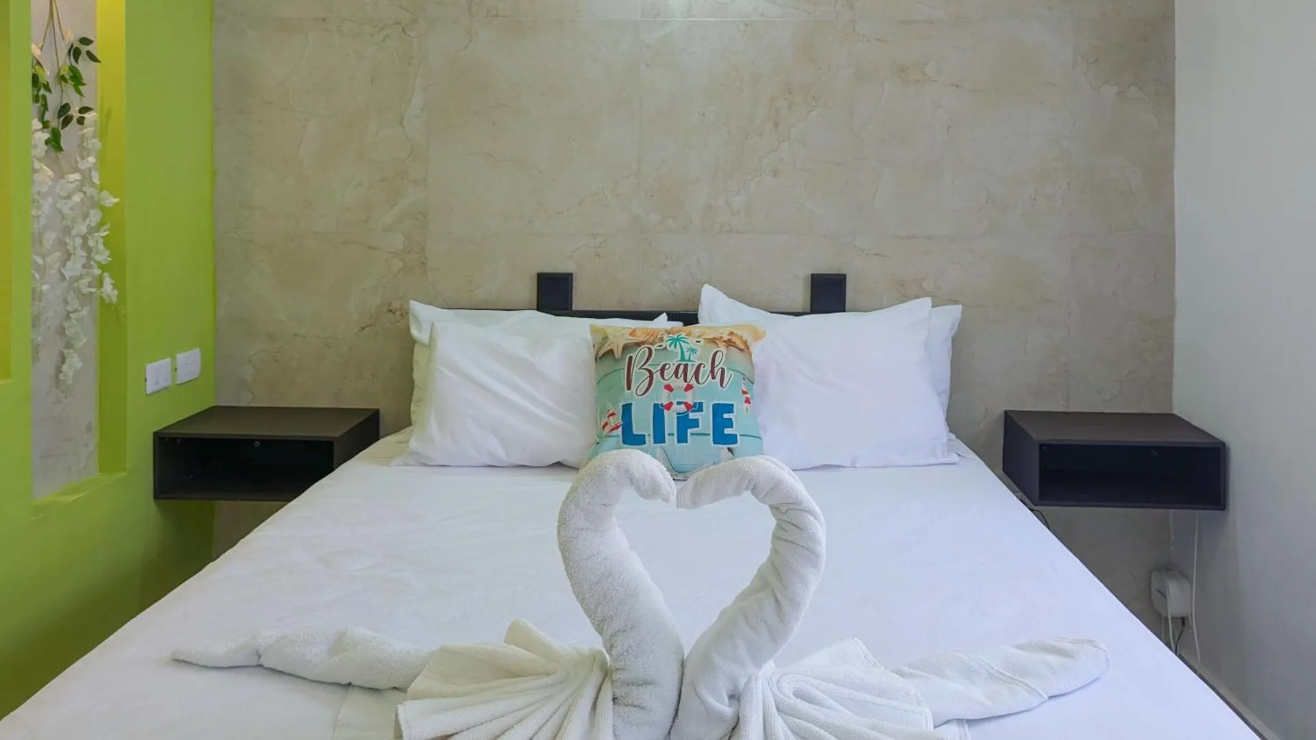 B1 Romantic Beachside Escape Capri Theme Memory Foam Queen Bed Kitchen Ac 신데 델 카르멘 아파트