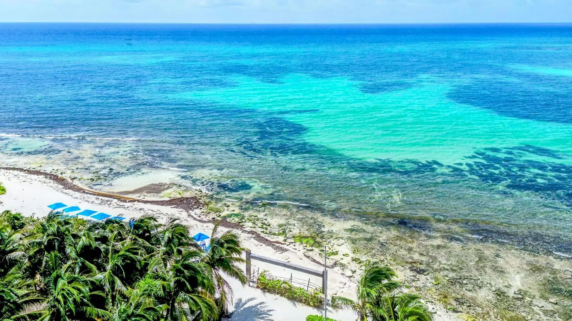 B1 Romantic Beachside Escape Capri Theme Memory Foam Queen Bed Kitchen Ac Playa del Carmen
